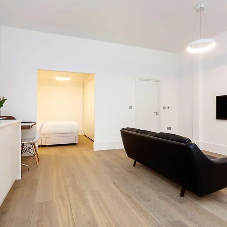 Veeve - Contemporary In Swiss Cottage